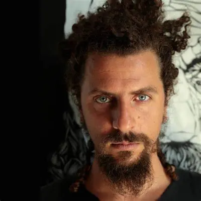 Ritratto dello street artist Daniele Geniale