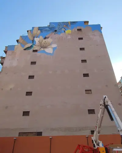 Giorno 4: compare la parte alta del murale